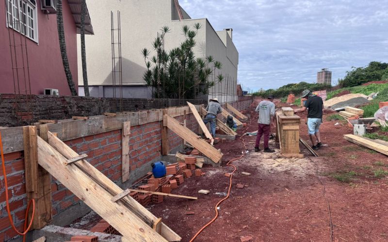 como-fazer-muro-de-arrimo-contrate-agora-a-sos-construir-em-foz-do-iguaçu.jpg